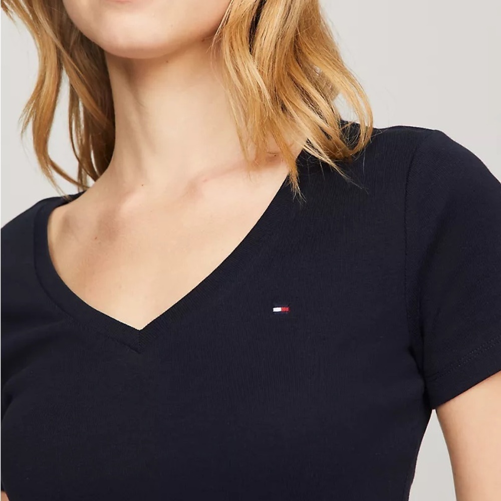 NWT Tommy Hilfiger V-Neck Favorite T-Shirt Women's Navy V-Neck Top size Medium - Picture 4 of 9